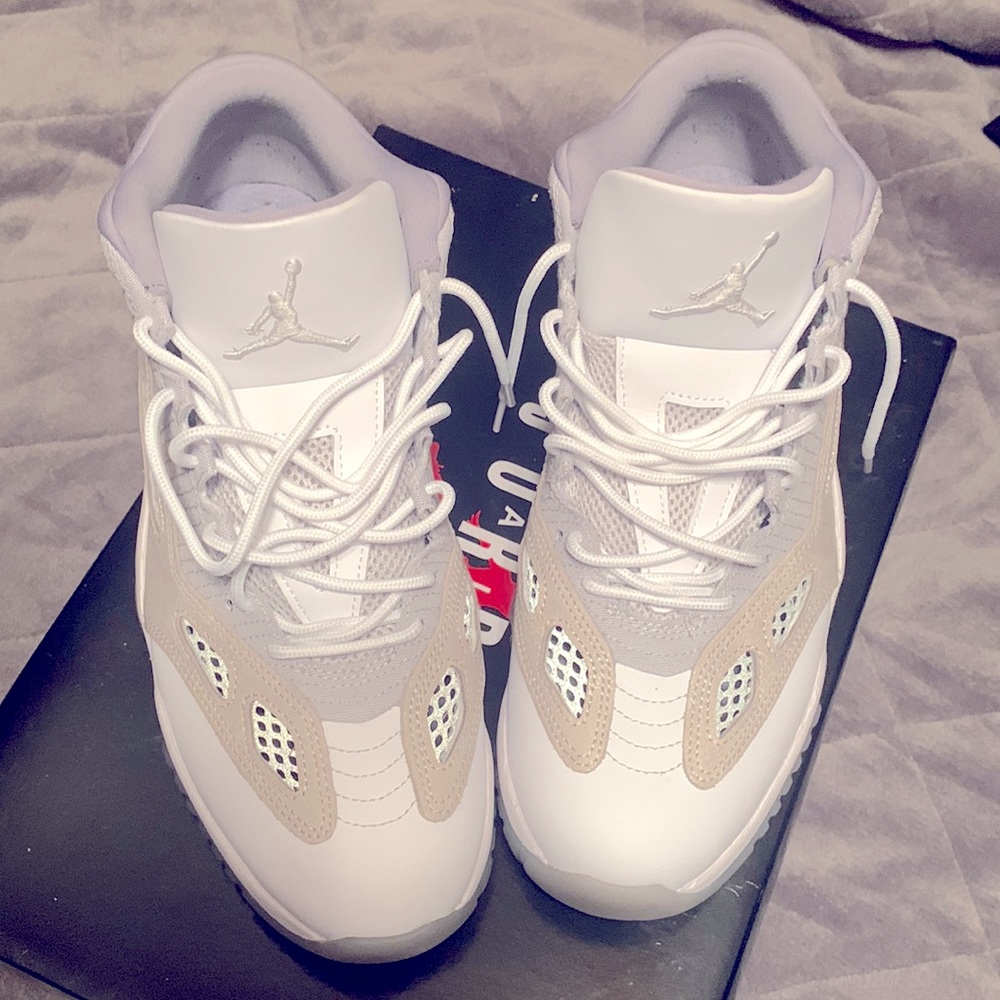 Air Jordan 11 Retro Low IE “Light Brown Orewood”